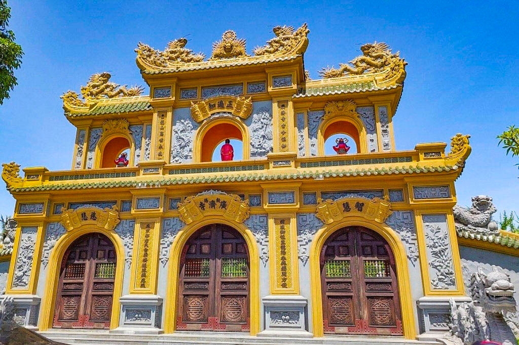 Experience Vietnam’s heritage with work visa-prepared tours
